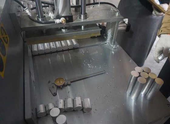 全自動鋁棒切割機 全自動鋁棒切割機