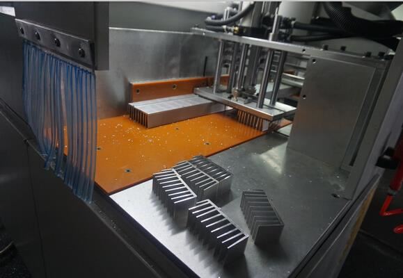 【廈門】鋁合金散熱器高精密鋸切，用鄧氏全封閉分離式切鋁機(jī)