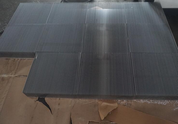 【安徽】切割散熱器找鄧氏切鋁機解決毛刺問題，真是手到擒來