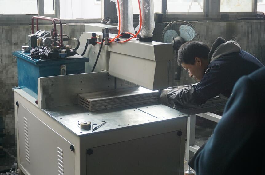 客戶說：“經(jīng)濟實用的半自動切鋁設備真的很便利”