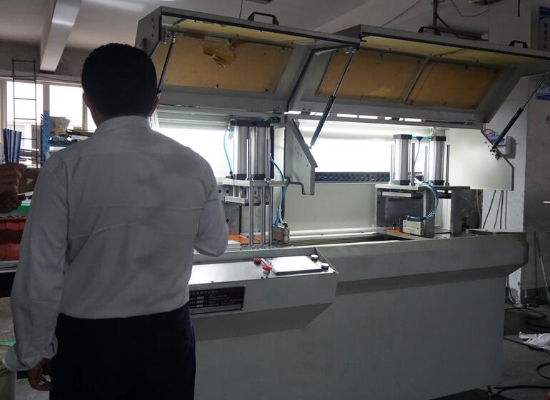 【四川】鄧氏DS-A450-3分離式切鋁機，鋸切汽車配件用異性空心、實心鋁棒