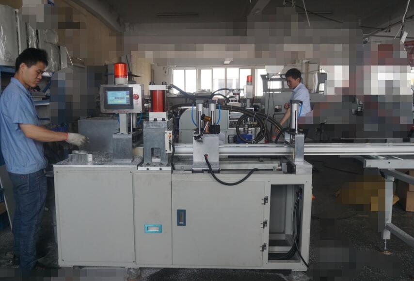 【無錫】周總接到大訂單，訂購鄧氏光伏壓塊沖切一體機(jī)助力